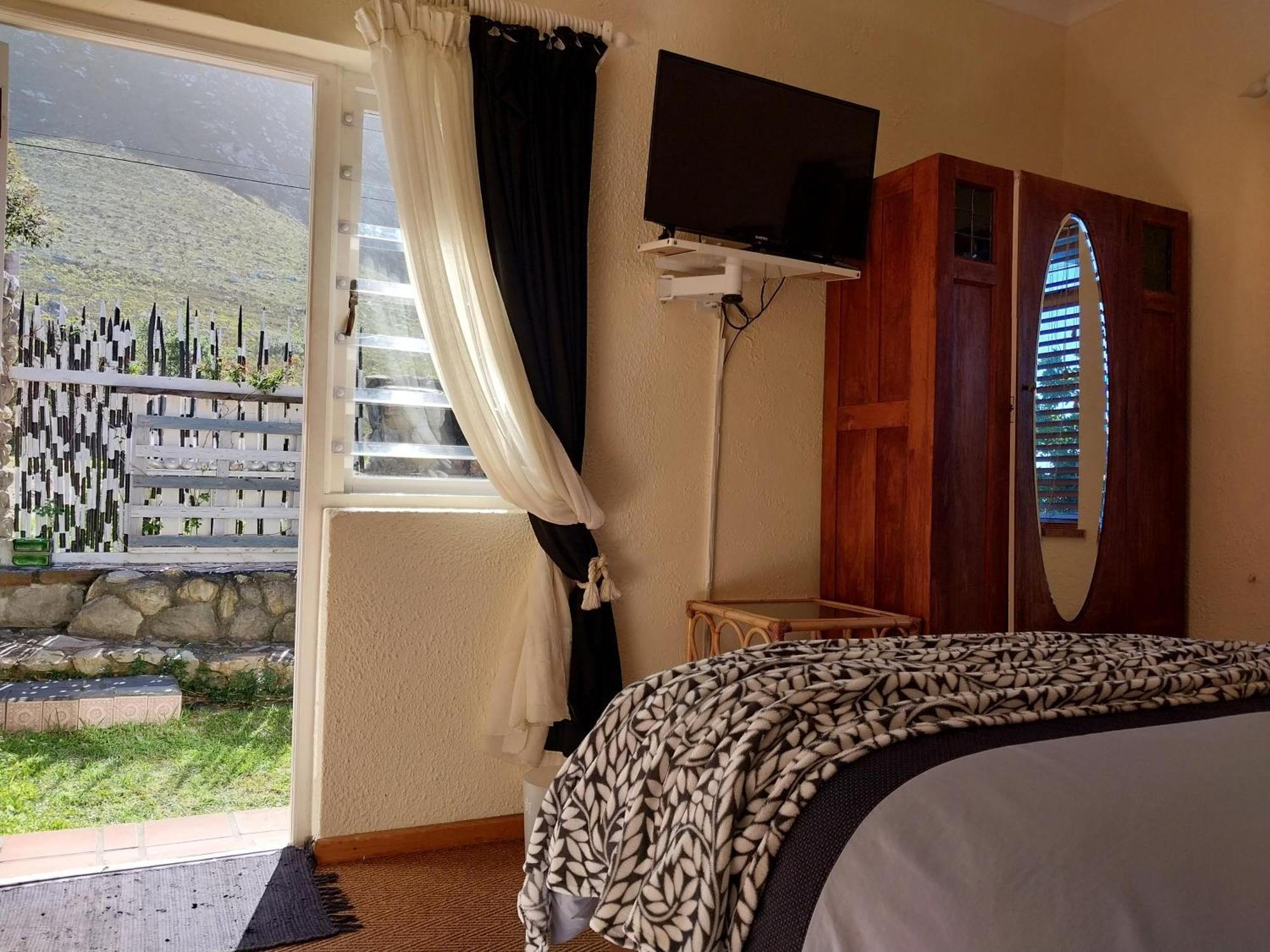 Hotel The Trailhouse Bettyʼs Bay Exterior foto